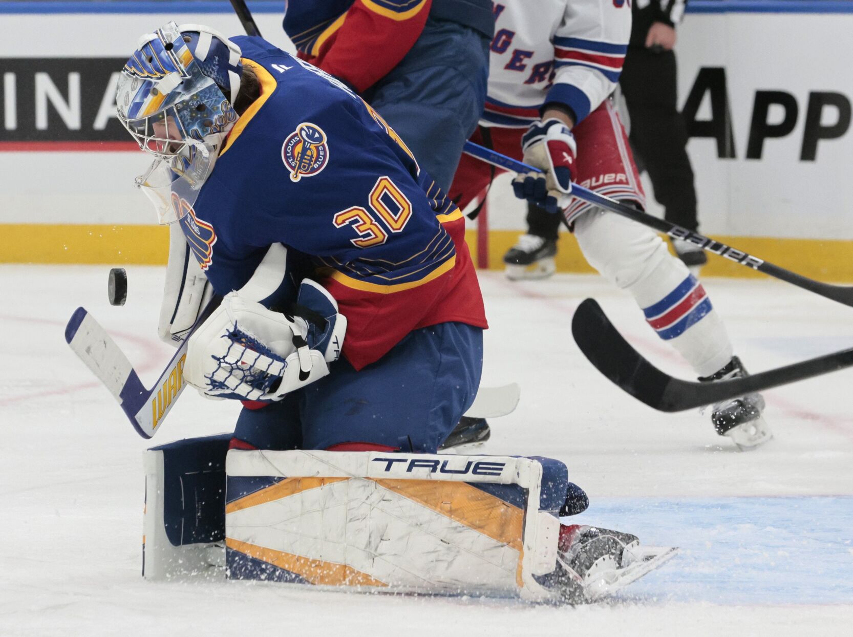 St. Louis Blues host New York Rangers